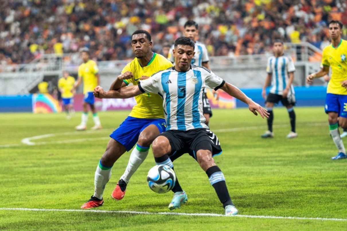 Rayan em campo pelo Brasil contra a Argentina