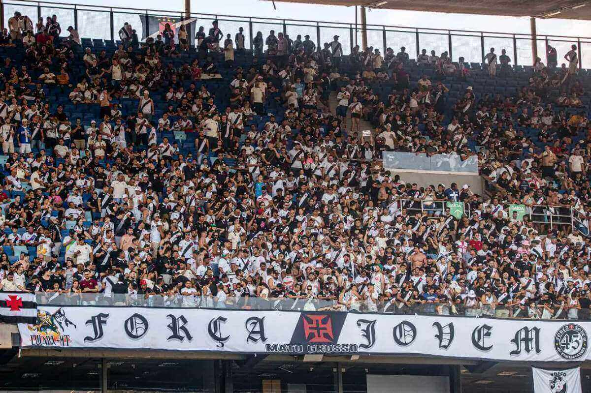 Torcida do Vasco na Arena Pantanal