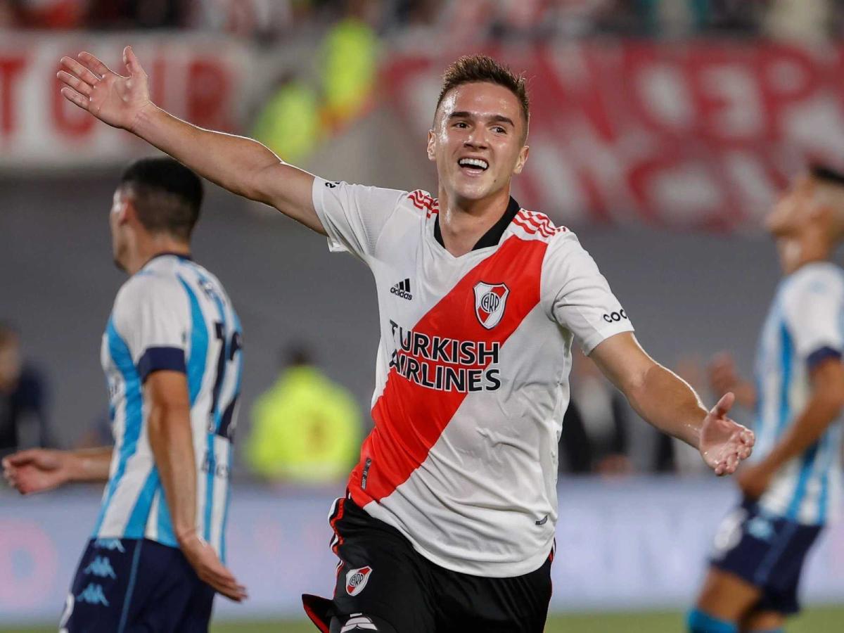 Agustín Palavecino com a camisa do River Plate, da Argentina