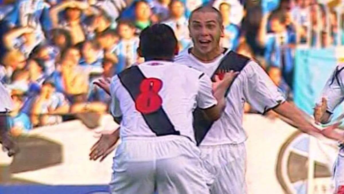 Alberoni comemorando gol contra o Grêmio em 2006