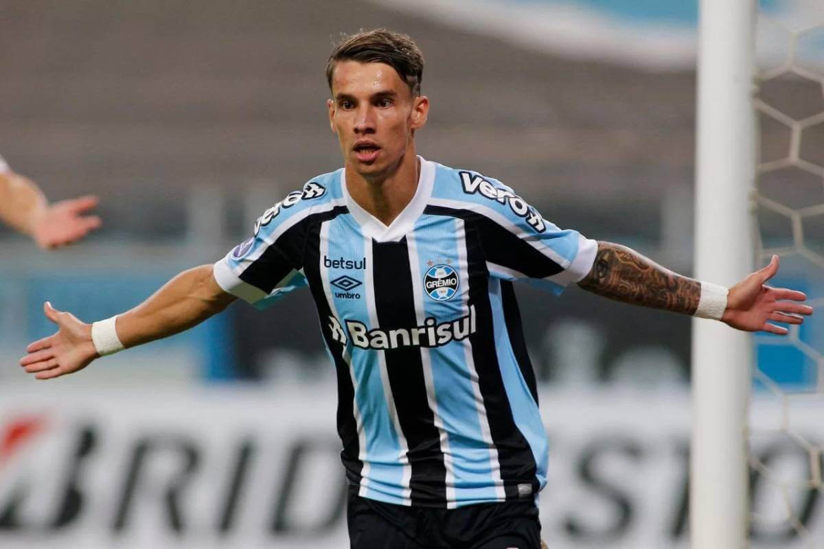 Ferreira, atacante do Grêmio