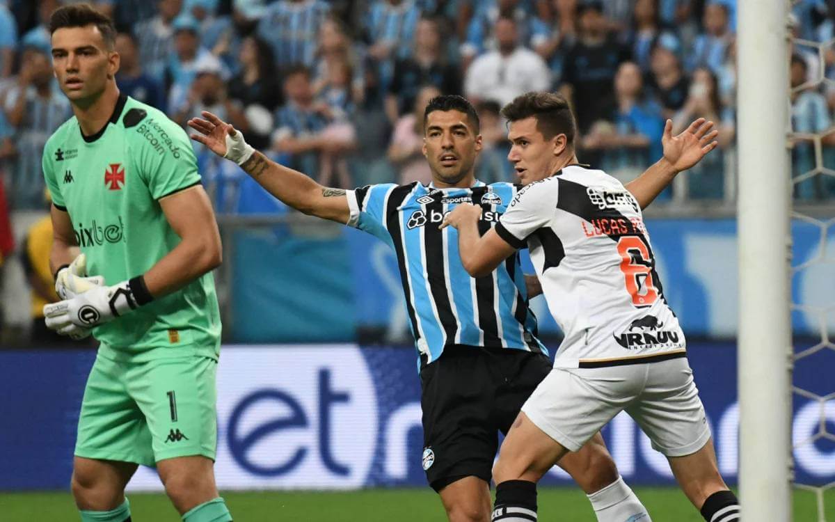 Lucas Piton e Suárez em Grêmio x Vasco