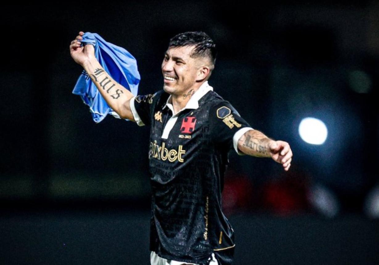 Gary Medel celebra a permanência no Vasco