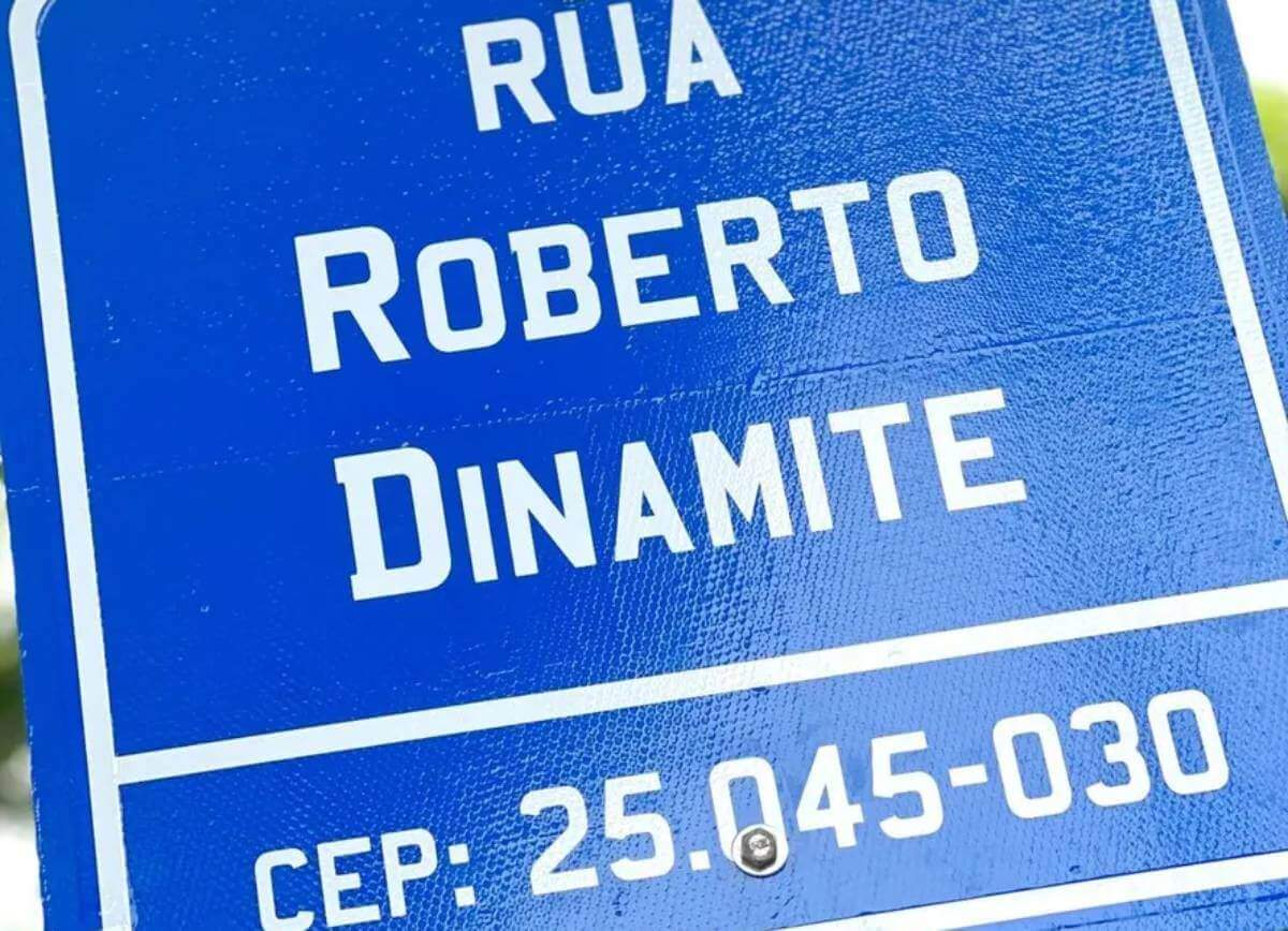 Rua Roberto Dinamite é inaugurada em Duque de Caxias