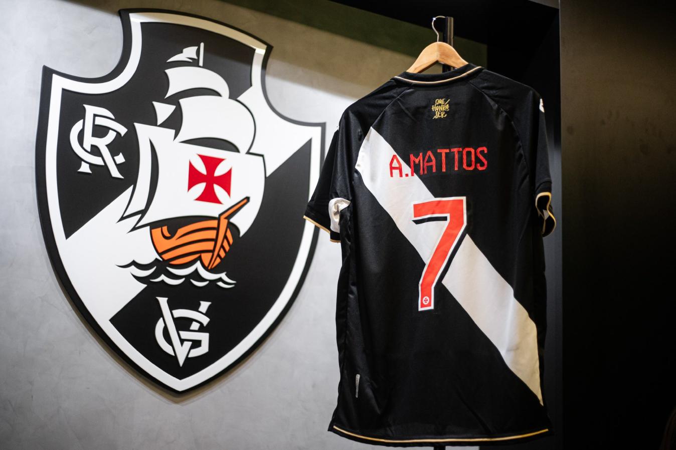 Vasco anuncia contratação de Alexandre Mattos