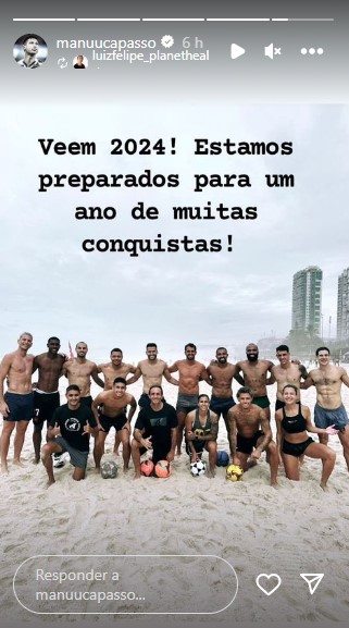 Manuel Capasso e parte do elenco do Vasco na praia