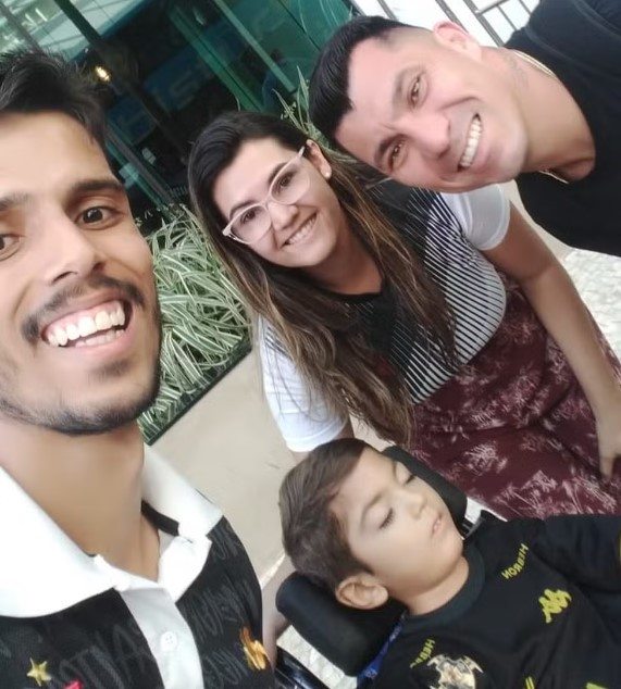 Douglas, Naessa e Bernardo com Medel