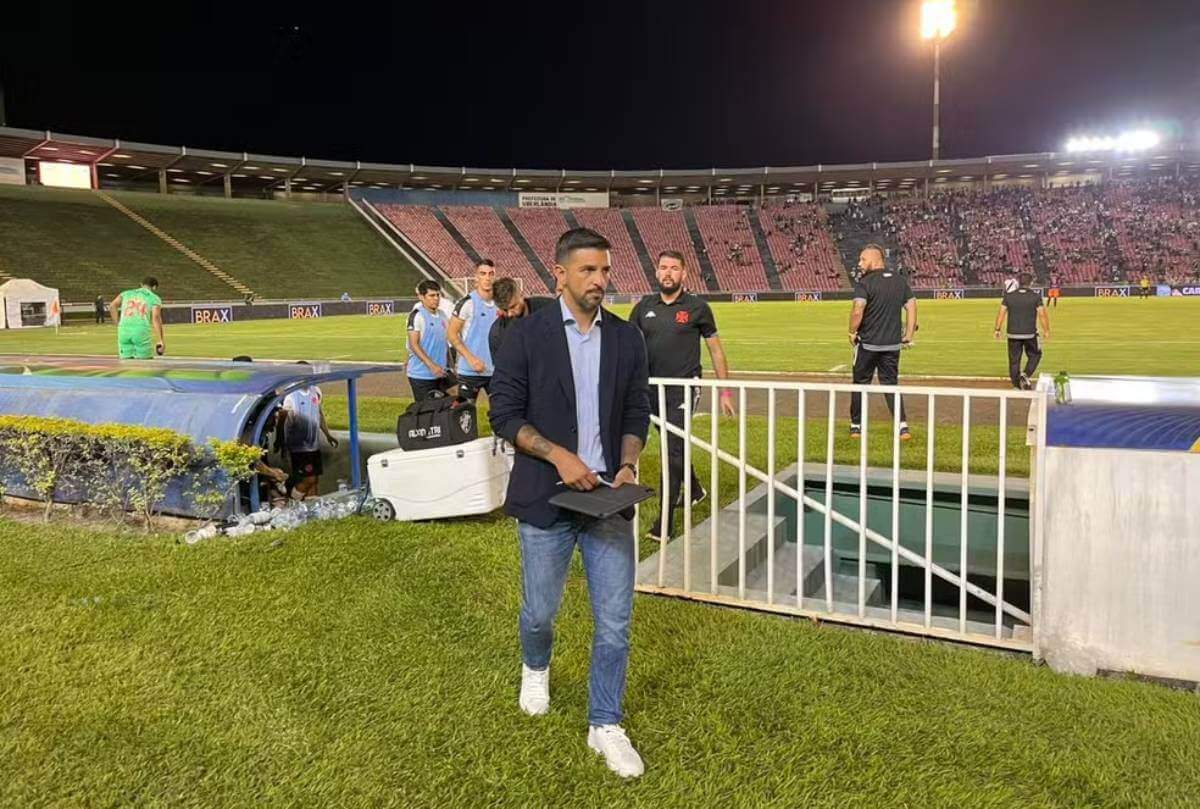 Emiliano Díaz em Nova Iguaçu x Vasco