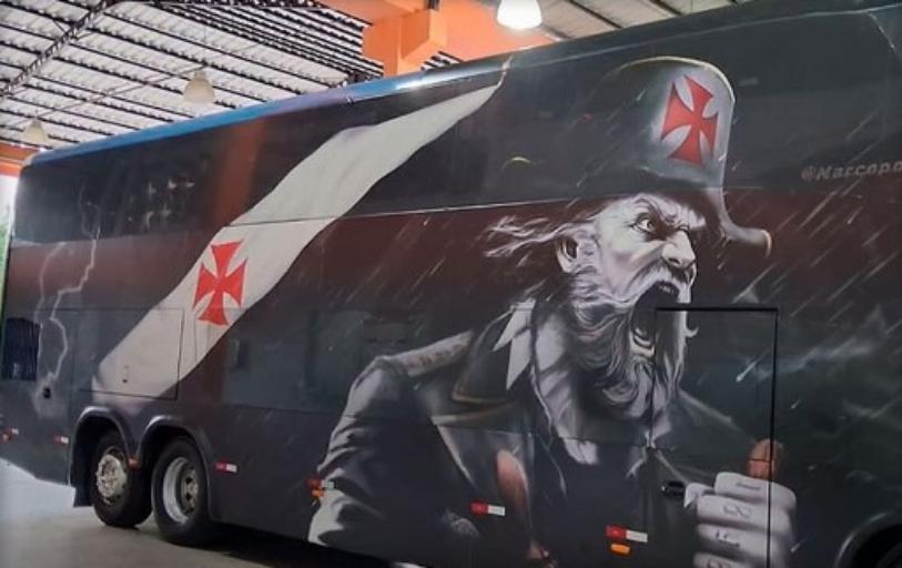 Ônibus do Vasco com nova identidade visual