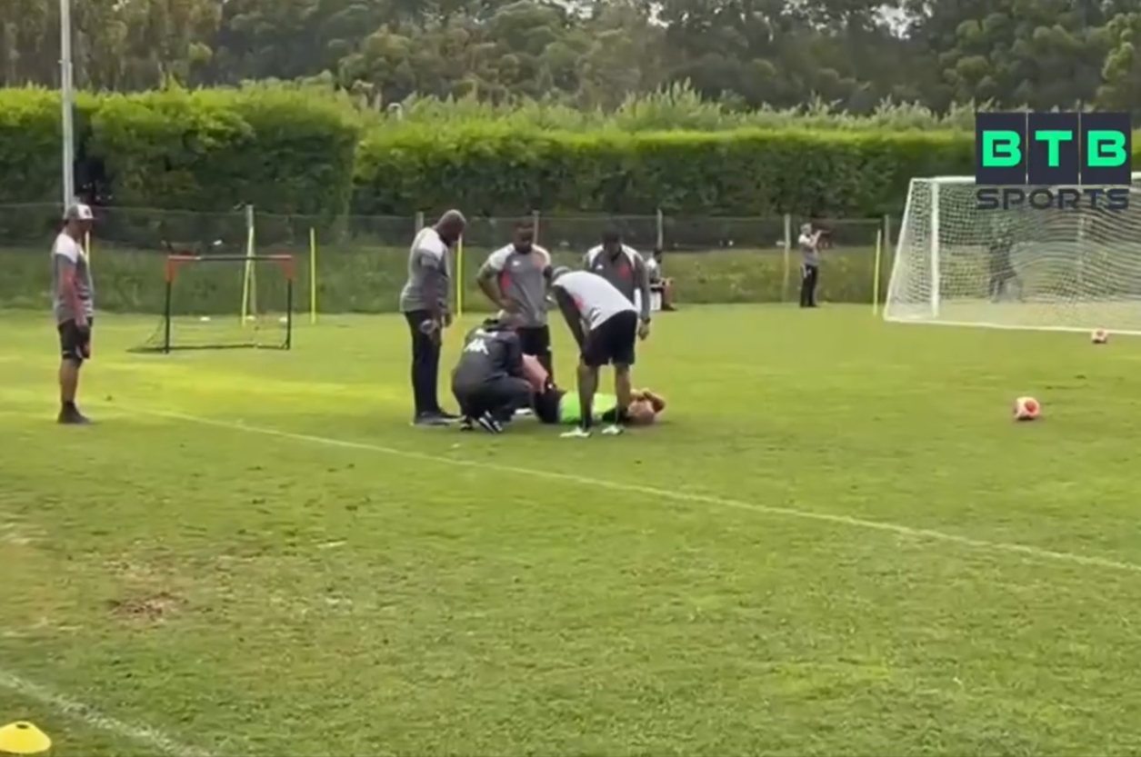 Maicon sente durante treino do Vasco