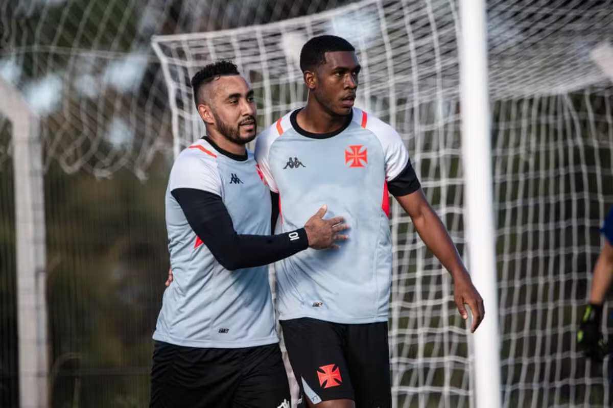 Payet e Rayan marcam em jogo-treino do Vasco