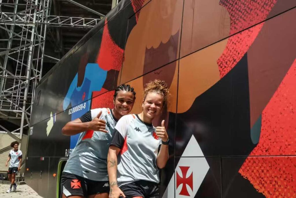 Novo ônibus do feminino do Vasco