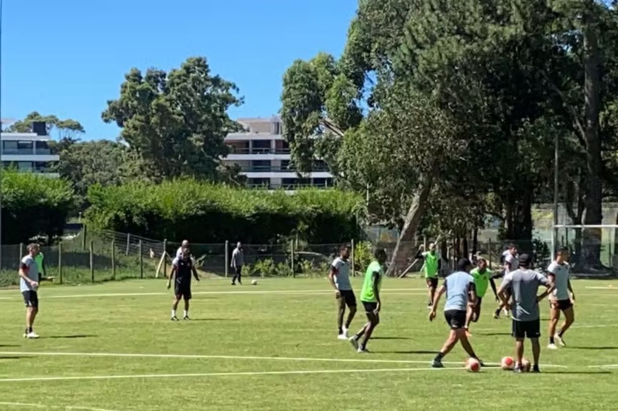 Treino aberto do Vasco no Uruguai