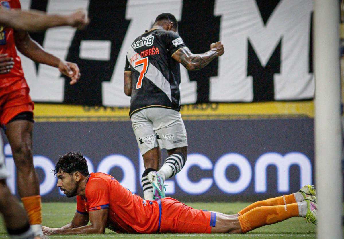 David comemorando gol contra o Audax-RJ