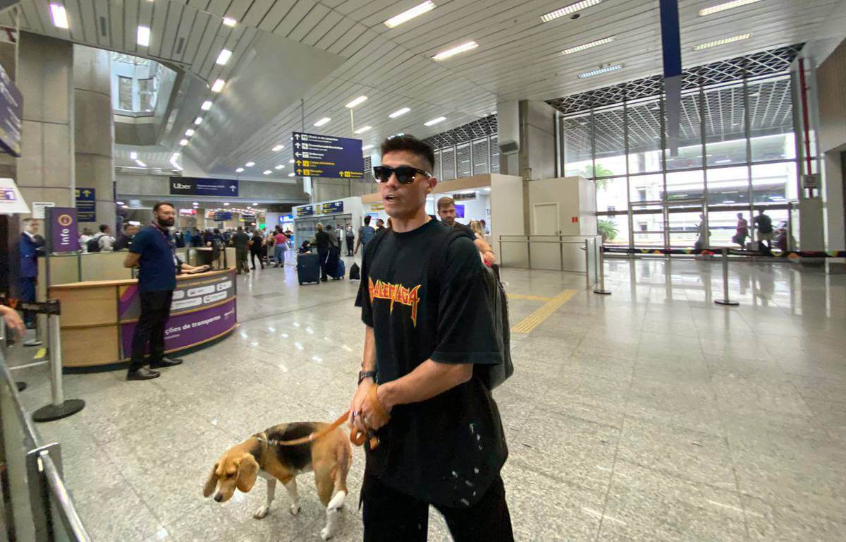 Galdames chega ao Rio com sua cadela Moca