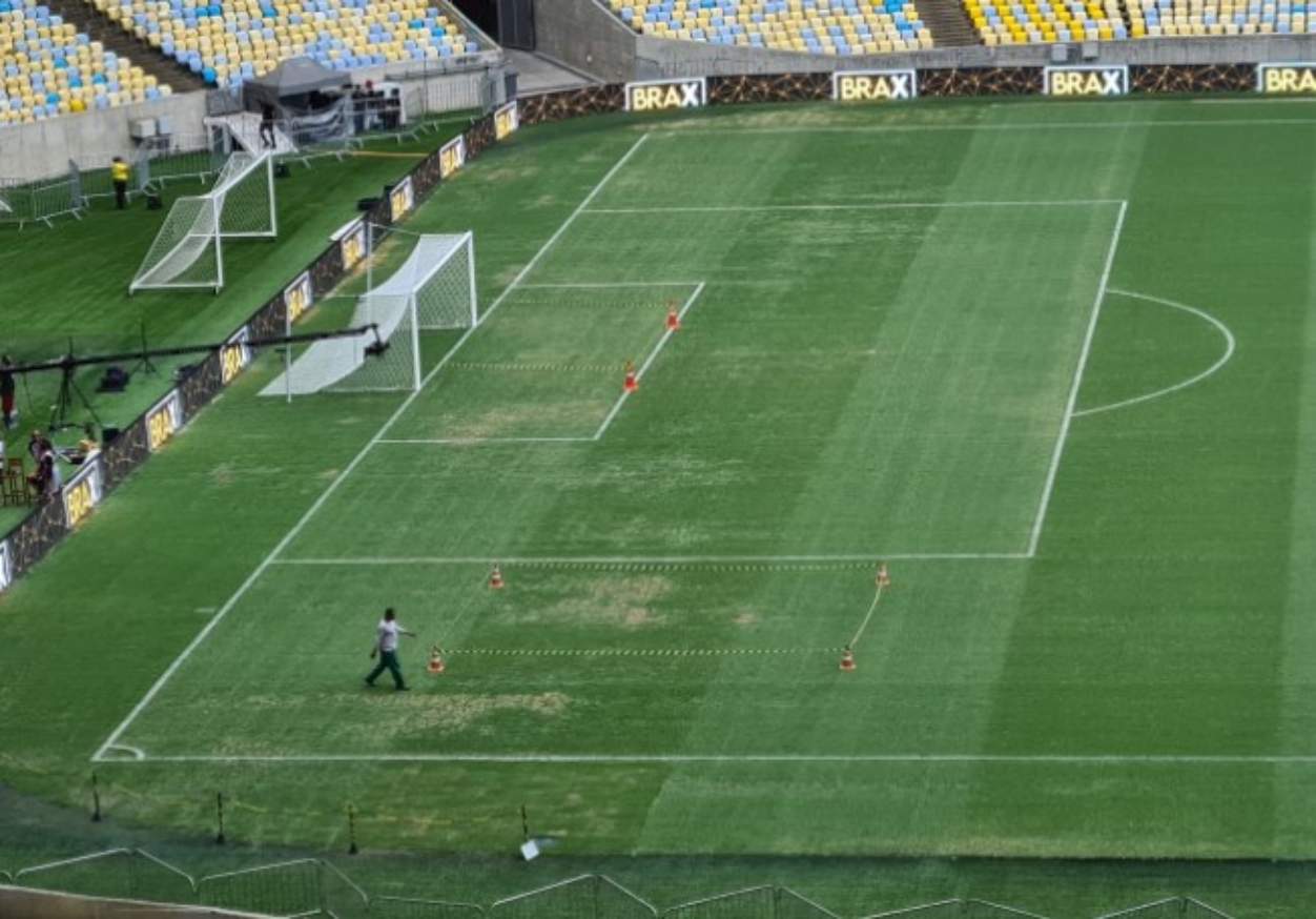 Gramado do Maracanã antes de Fluminense x Vasco