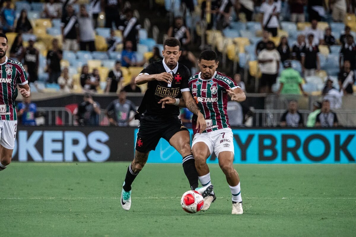 João Victor em ação pelo Vasco contra o Fluminense