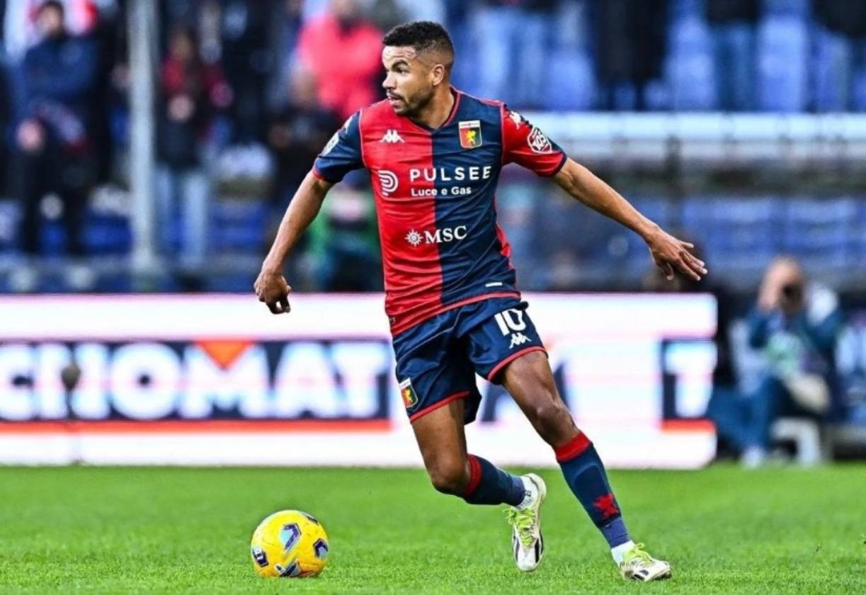 Junior Messias em campo pelo Genoa