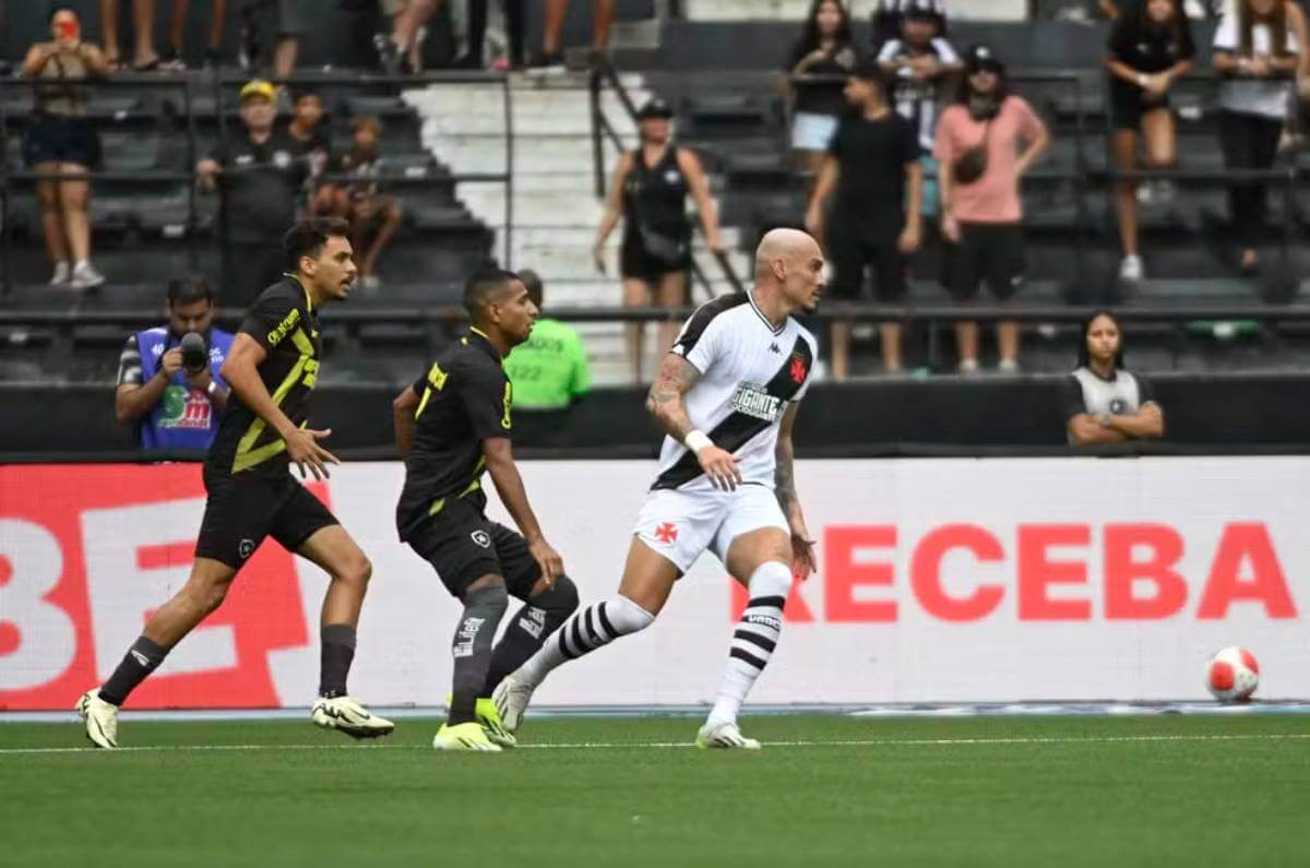 Maicon em jogo contra o Botafogo