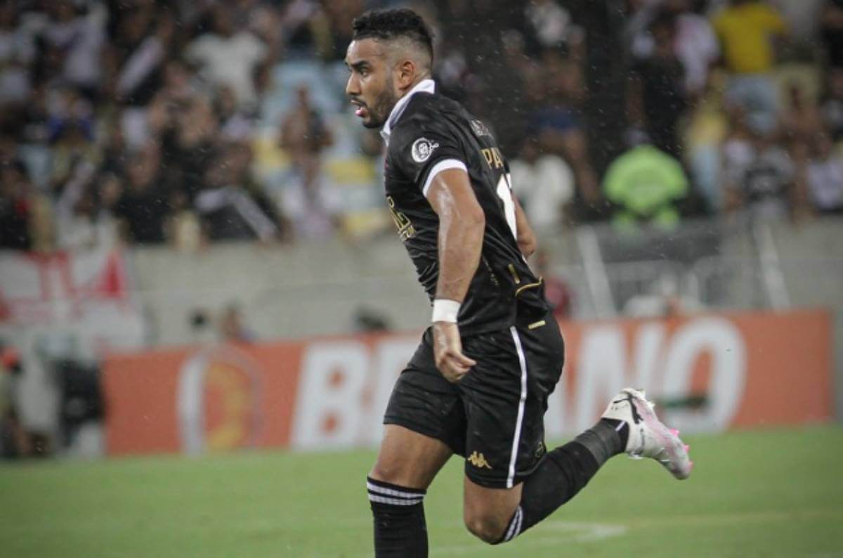 Payet em ação pelo Vasco contra o Fluminense