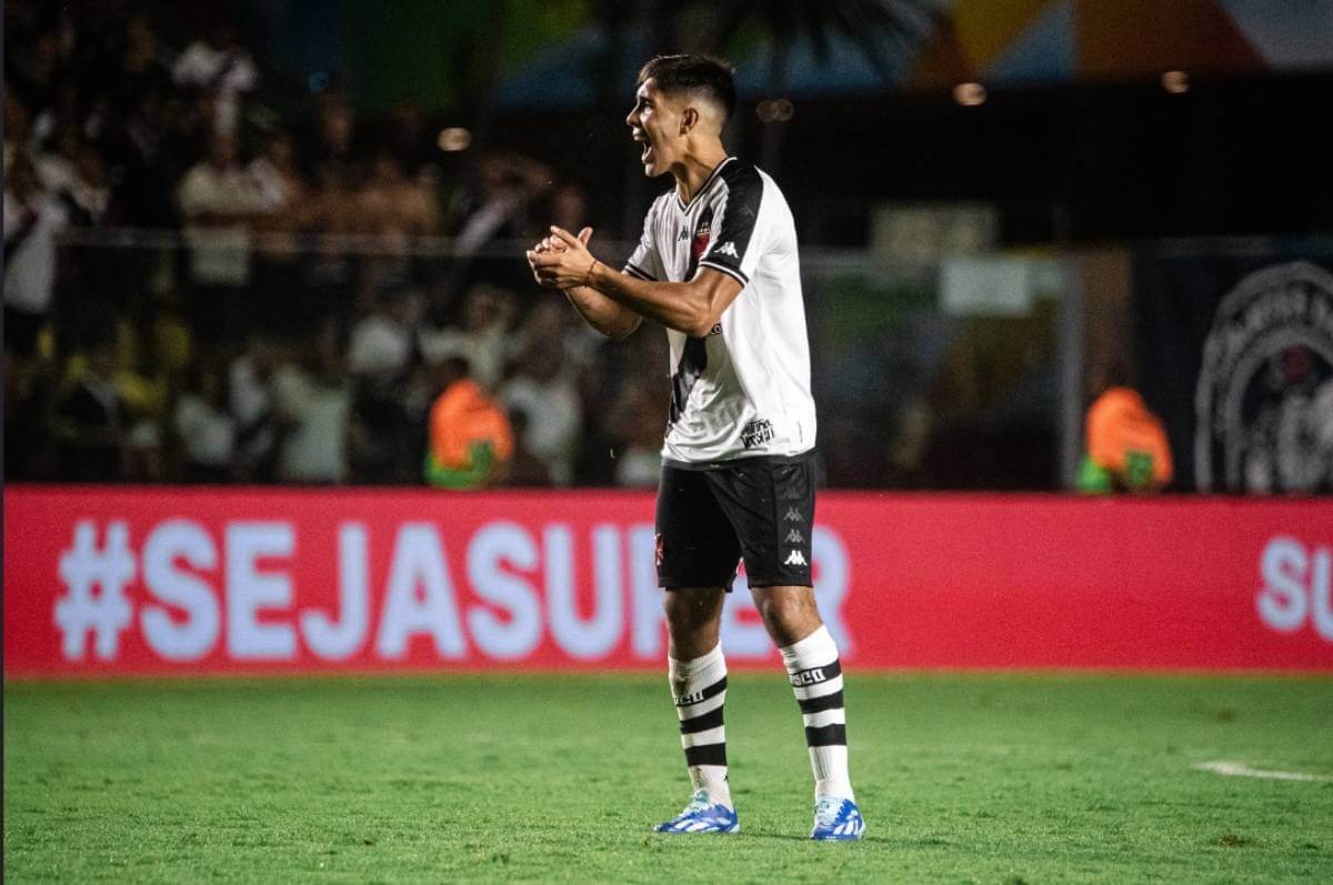 Sforza em ação pelo Vasco contra o Volta Redonda