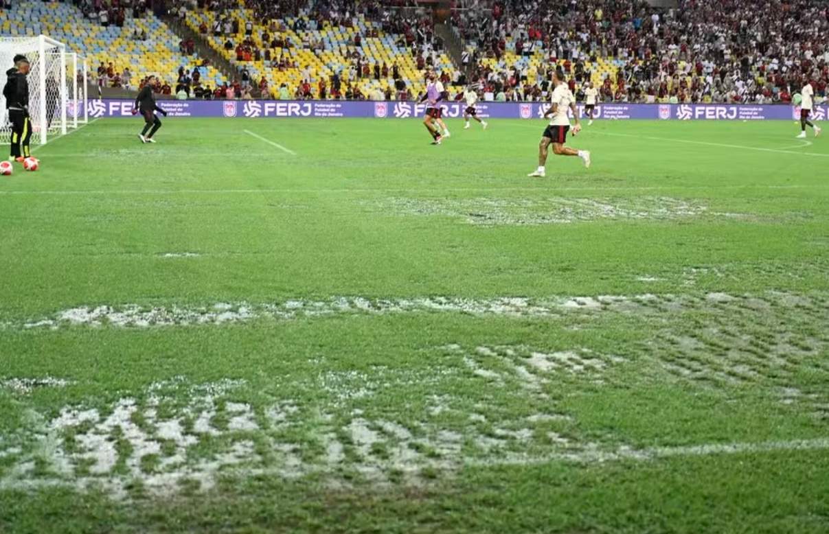 Situação do gramado do Maracanã antes de Vasco x Flamengo