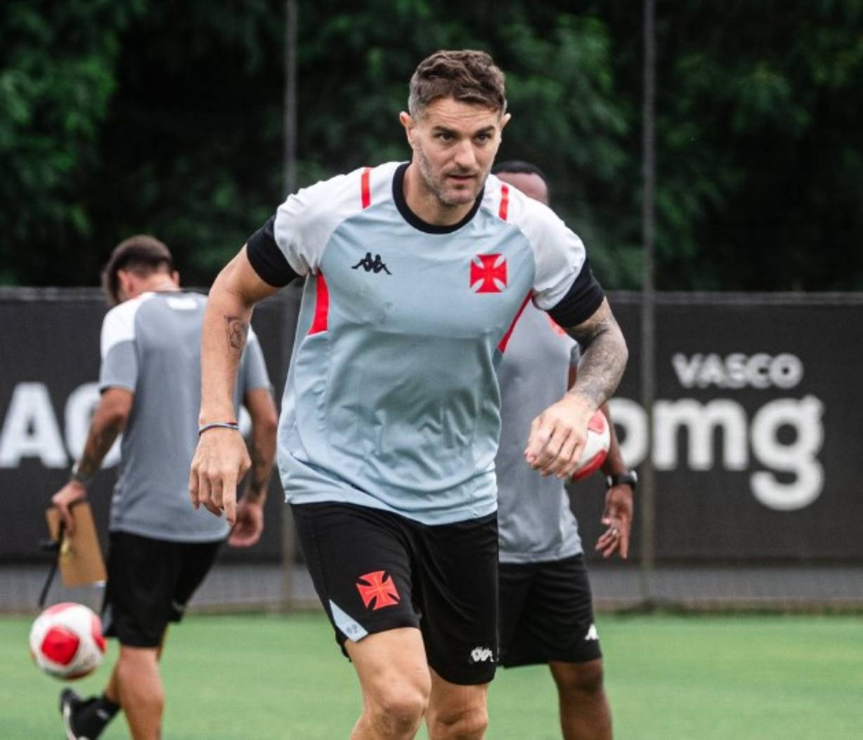 Pablo Vegetti no treino desta quinta-feira