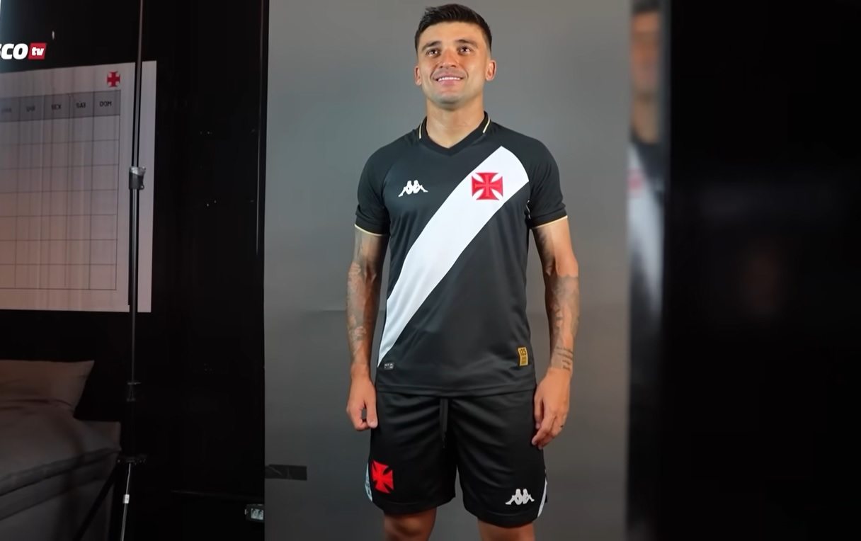 Victor Luís participa de sessão de fotos no Vasco