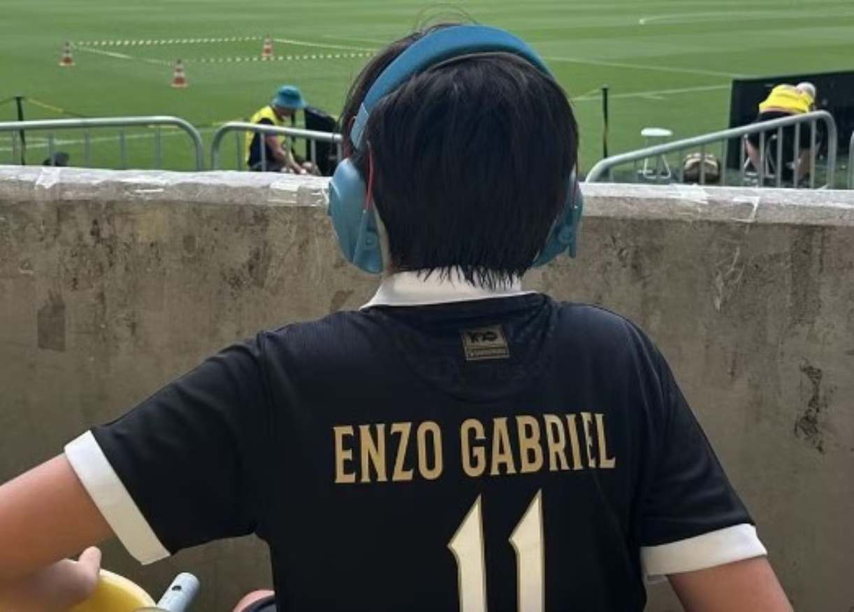Pequeno Enzo Gabriel assiste a jogo do Vasco no Maracanã