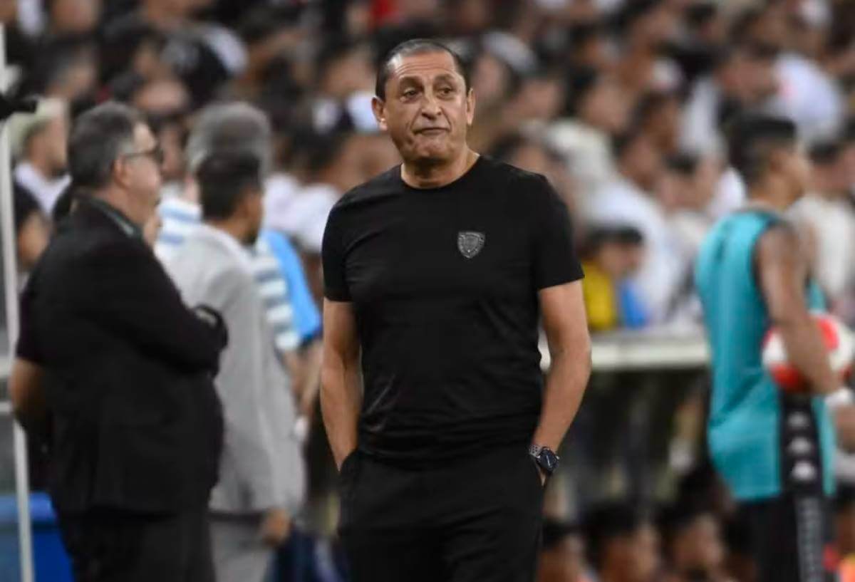 Ramón Díaz durante jogo no Maracanã