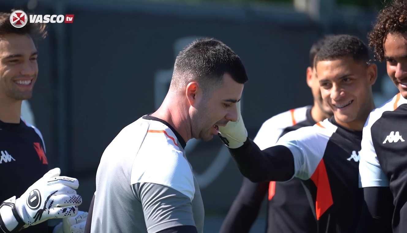 Goleiros do Vasco em treino no CT Moacyr Barbosa