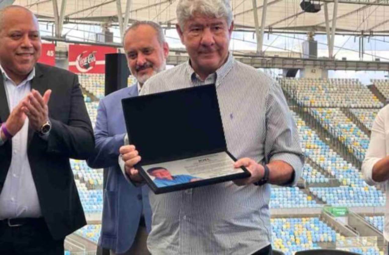 Joel Santana imortalizado na Calçada da Fama do Maracanã