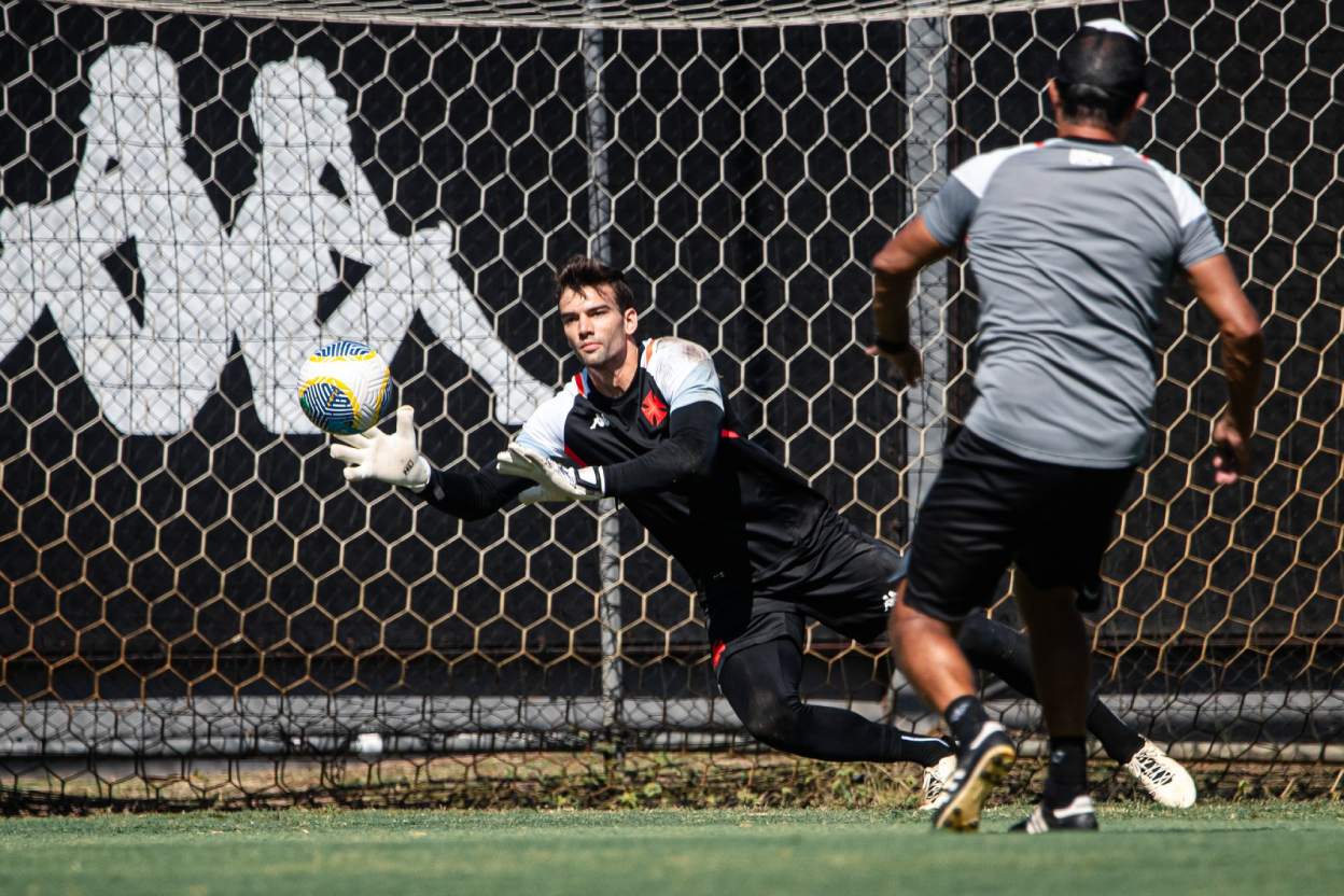 Léo Jardim no treino desta quarta-feira