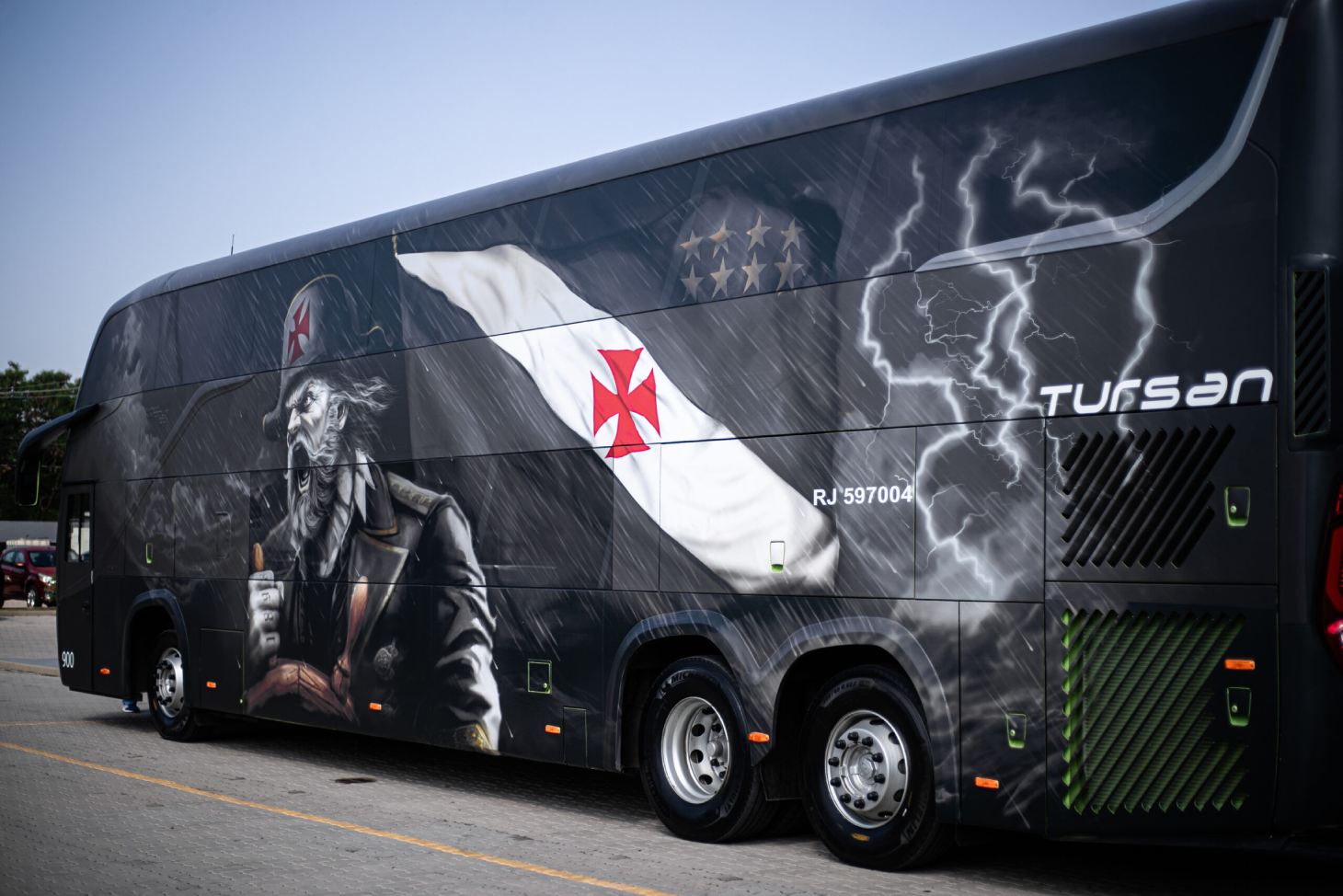 Novo ônibus do elenco profissional do Vasco