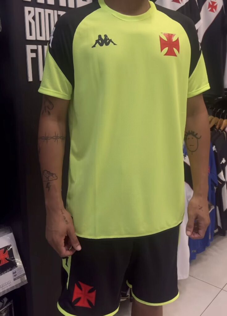 Vasco lança novo uniforme de treino