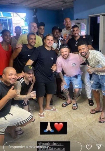 Paulinho mostra visita de Maicon, Payet e Rossi a Vila Cruzeiro