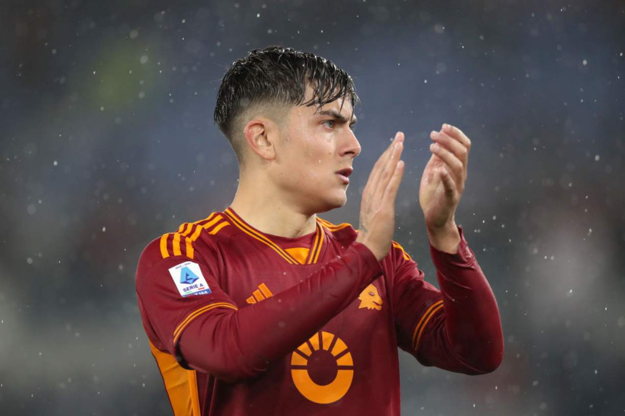 Paulo Dybala em campo pela Roma