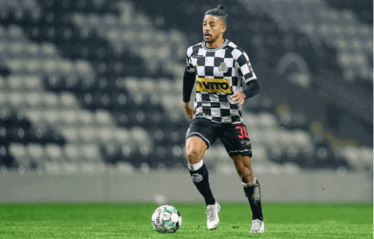 Paulinho em ação pelo Boavista, de Portugal