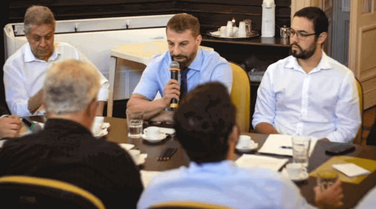 Pedrinho em reunião com vereadores