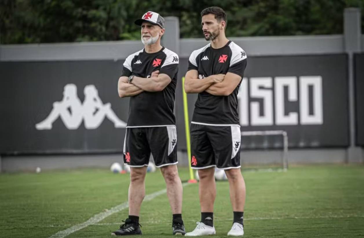 Álvaro Pacheco e Pedro Valdemar em treino do Vasco