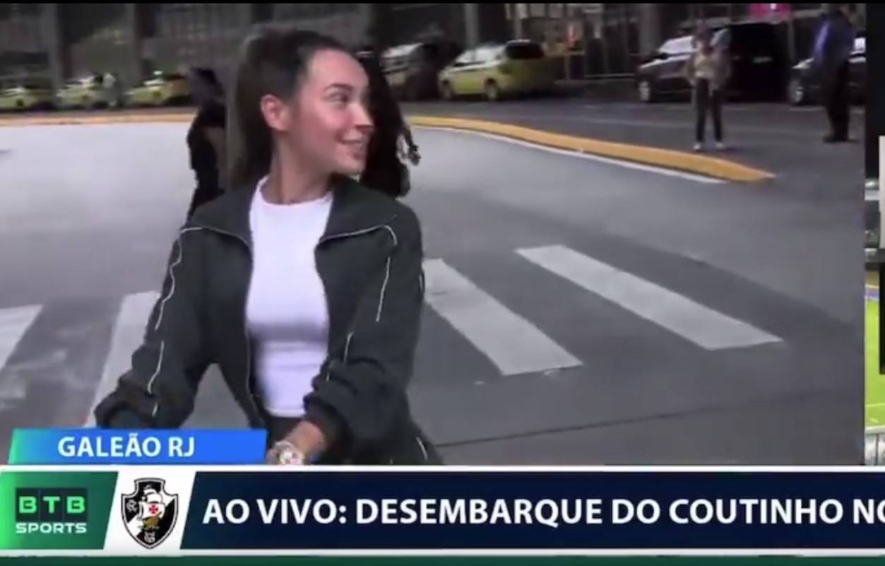 Ainê, esposa de Philippe Coutinho, no desembarque no Rio de Janeiro