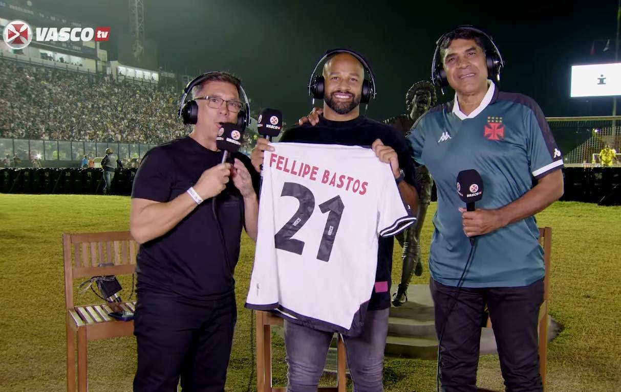 Fellipe Bastos recebe homenagem após aposentadoria