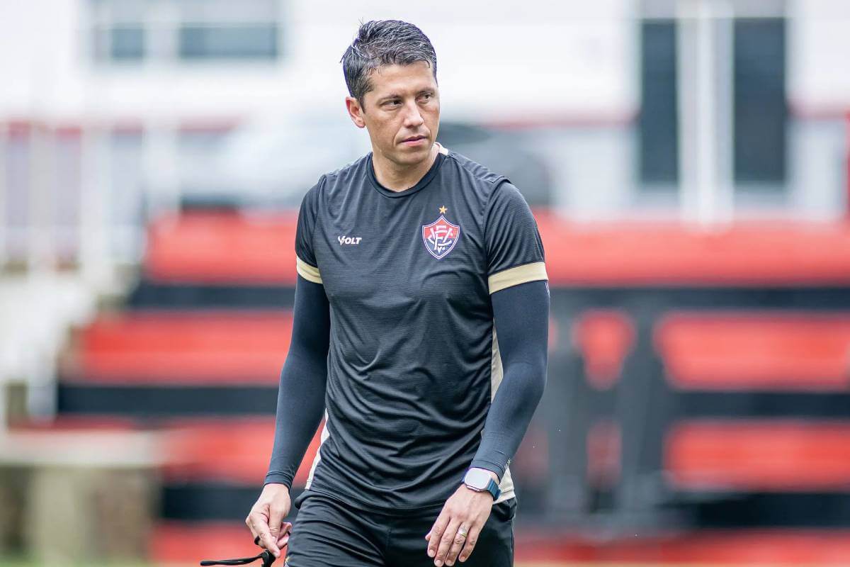 Thiago Carpini, técnico do Vitória