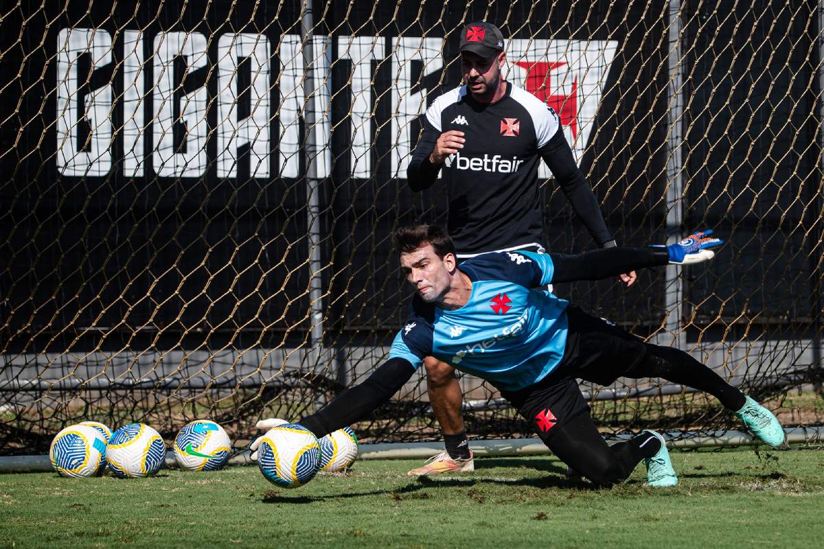 Léo Jardim no treino do Vasco nesta sexta-feira