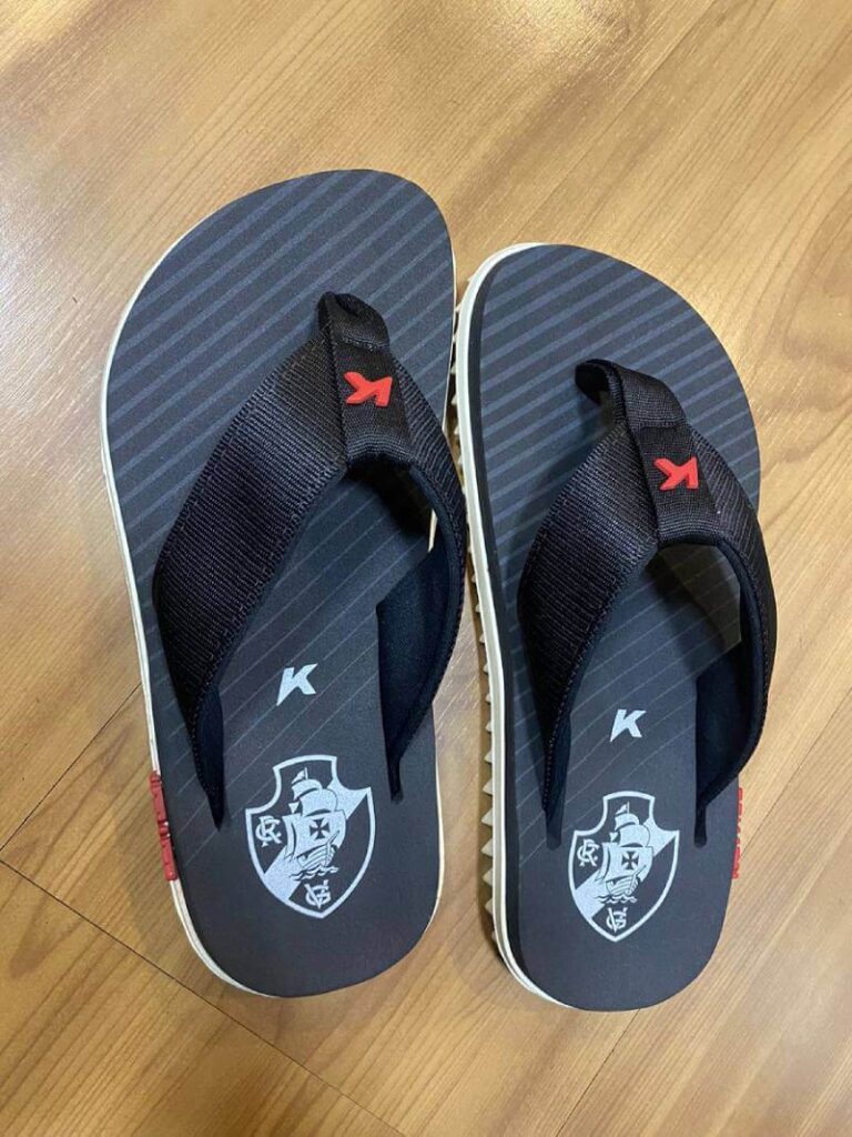 Kenner lança chinelo do Vasco