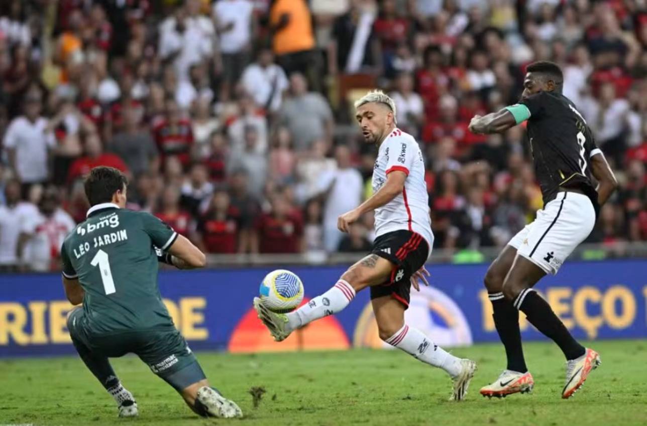 Defesa do Vasco não foi nada bem contra o Flamengo