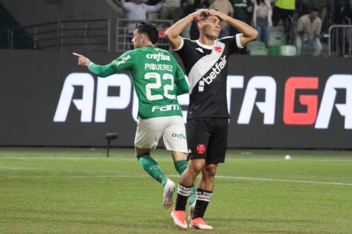 Galdames em ação pelo Vasco contra o Palmeiras