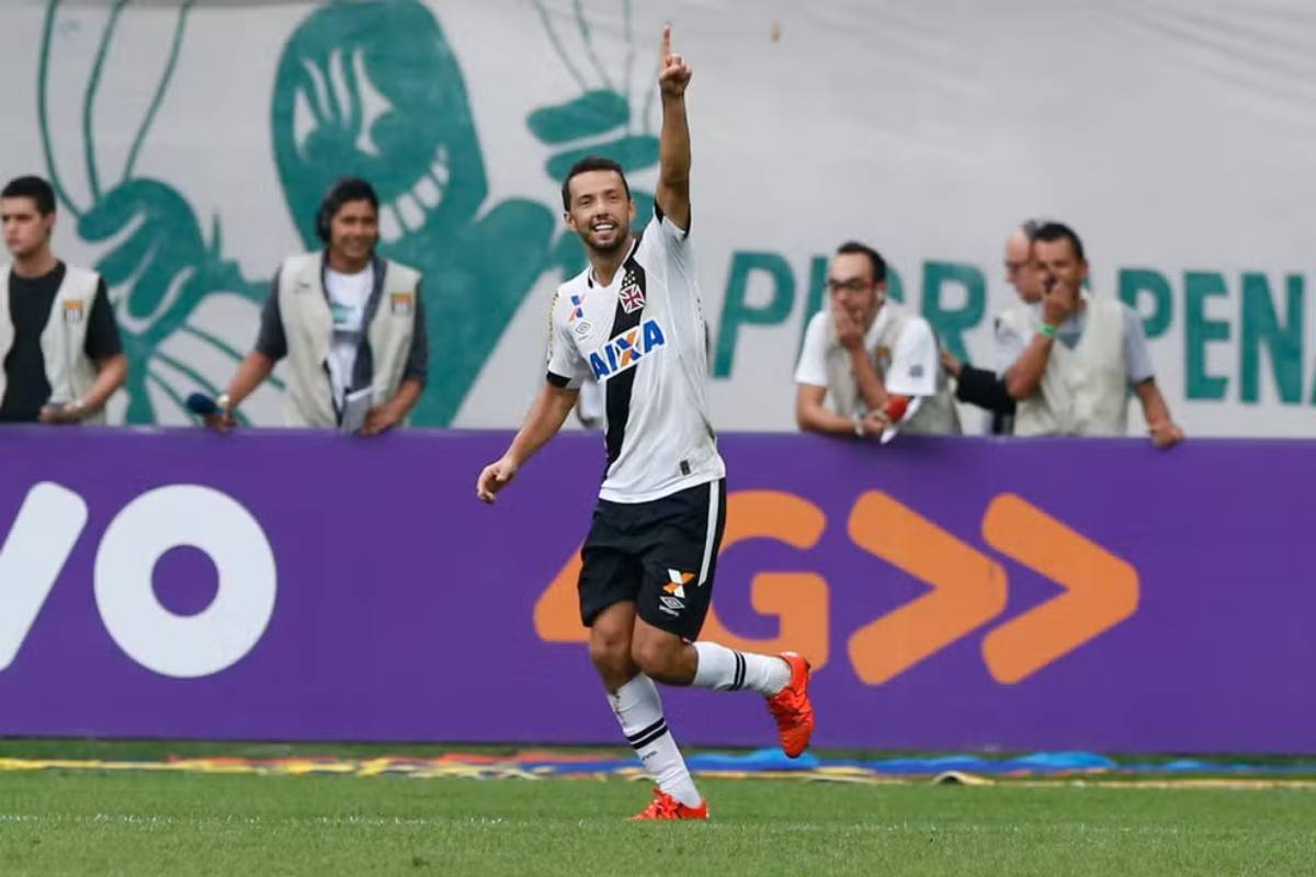 Nenê em ação pelo Vasco contra o Palmeiras em 2015