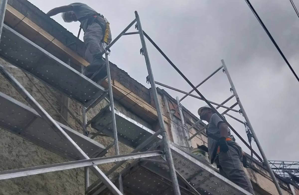 Muros de São Januário passam por manutenção