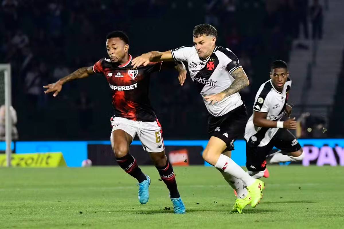 Vegetti em jogo contra o São Paulo